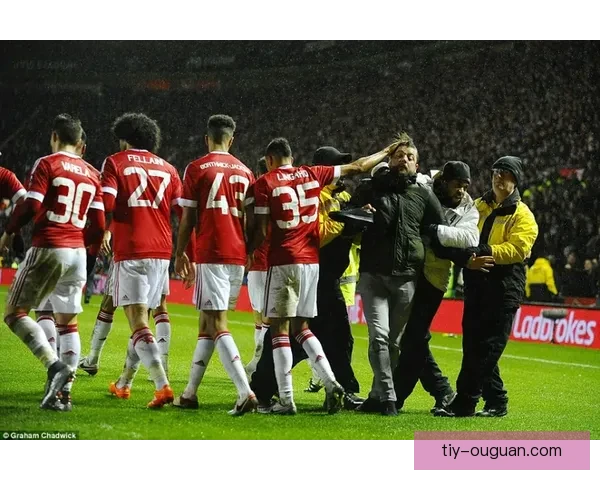 凯尔特人点球胜流浪者 德比大战球迷冲场