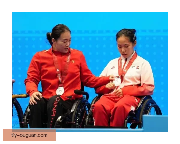 重剑团体决赛 我国击剑女队击败菲律宾夺得金牌